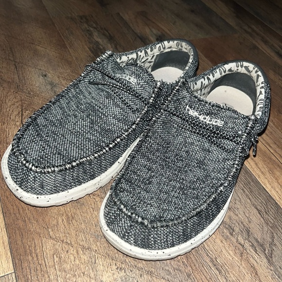 Hey Dude Shoes - Picture 4 of 6